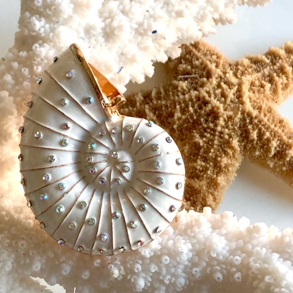 NEW! Nautilus Seashell White Enamel & Rhinestone Pin Brooch - Picture 1 of 6